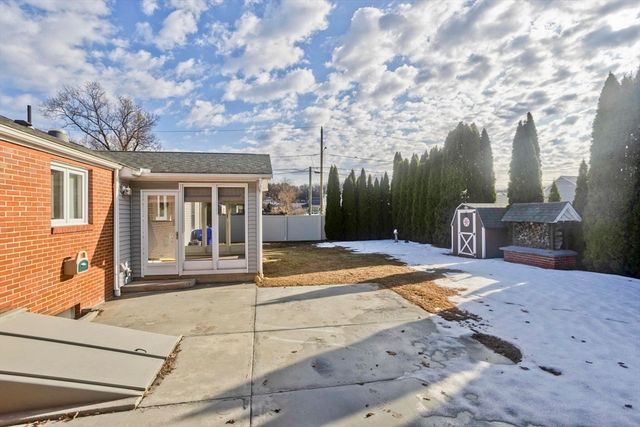 309 Island Pond Rd, Springfield, MA 01118