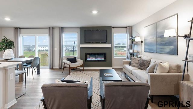 12704 S 205th Avenue, Gretna, NE 68028