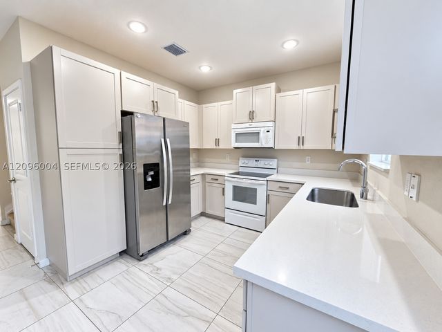 2419 SE 11th St, Homestead, FL 33035
