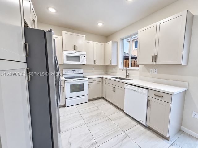 2419 SE 11th St, Homestead, FL 33035