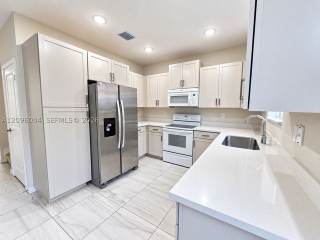 2419 SE 11th St, Homestead, FL 33035