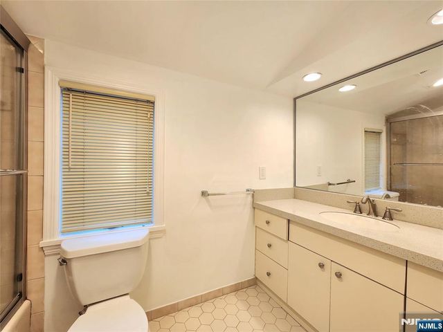 16 Burlington Road, Tenafly, NJ 07670