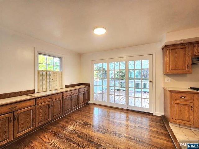 16 Burlington Road, Tenafly, NJ 07670