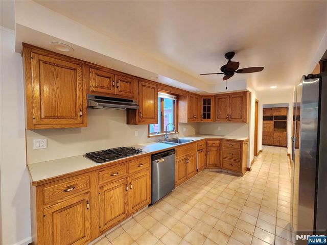 16 Burlington Road, Tenafly, NJ 07670