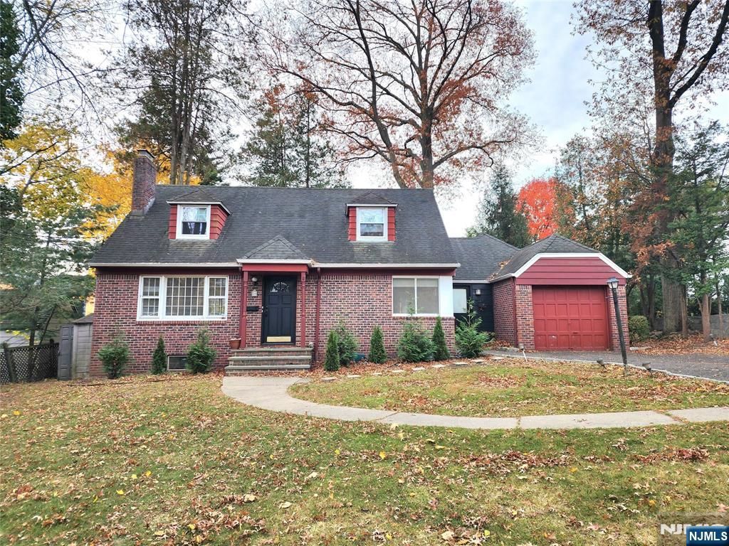 16 Burlington Road, Tenafly, NJ 07670