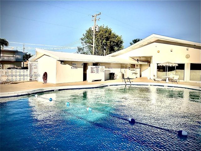 900 SW 11th Ave 17C, Hallandale Beach, FL 33009