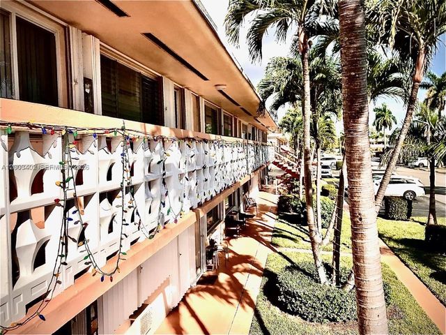 900 SW 11th Ave 17C, Hallandale Beach, FL 33009