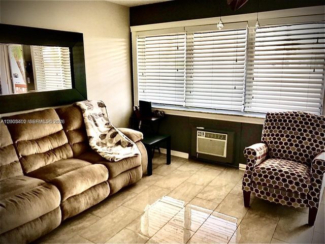 900 SW 11th Ave 17C, Hallandale Beach, FL 33009