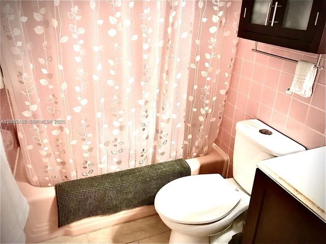 900 SW 11th Ave 17C, Hallandale Beach, FL 33009