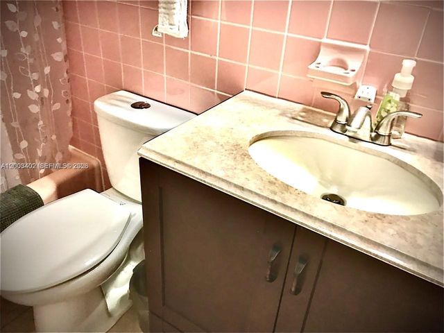 900 SW 11th Ave 17C, Hallandale Beach, FL 33009