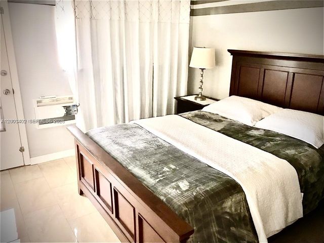 900 SW 11th Ave 17C, Hallandale Beach, FL 33009