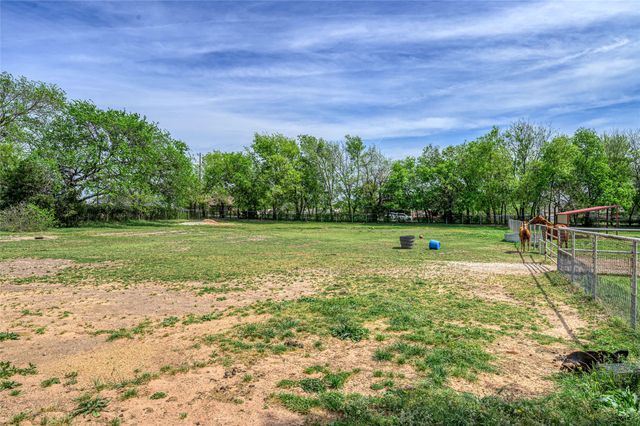501 N Van Zandt Street, Tioga, TX 76271