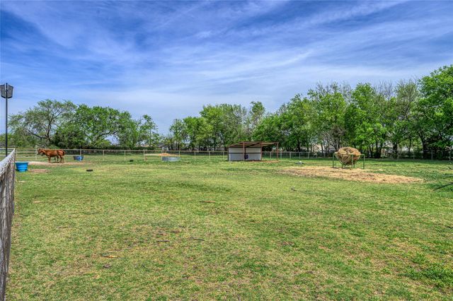 501 N Van Zandt Street, Tioga, TX 76271