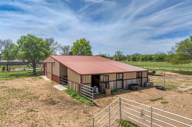 501 N Van Zandt Street, Tioga, TX 76271