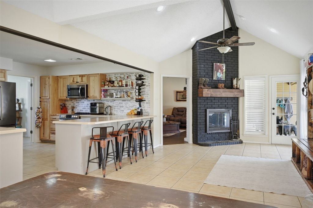 501 N Van Zandt Street, Tioga, TX 76271