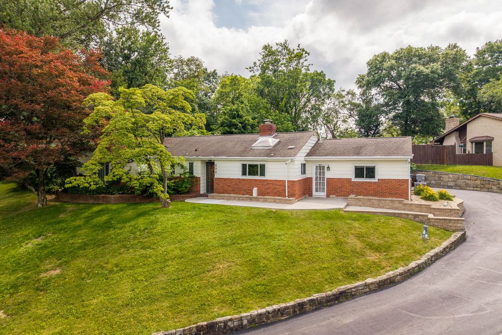 200 Kimber DRIVE, Peters Twp, PA 15317