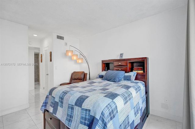 1351 NE Miami Gardens Drive 424E, Miami, FL 33179