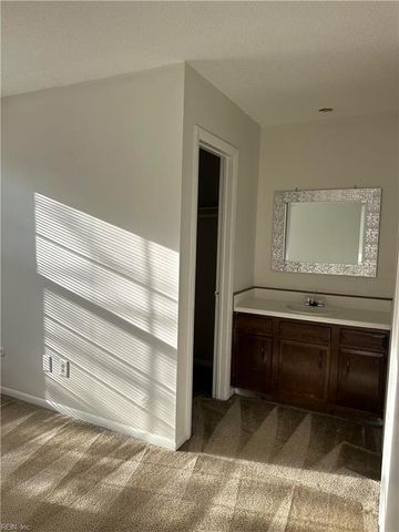 573 Chancery LN, Virginia Beach, VA 23452