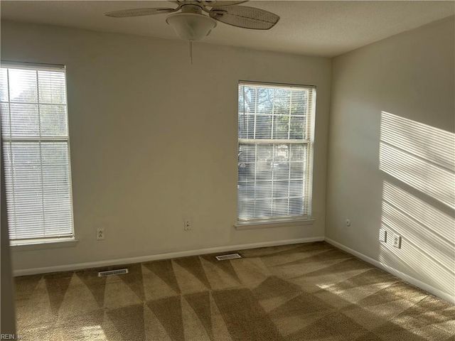 573 Chancery LN, Virginia Beach, VA 23452