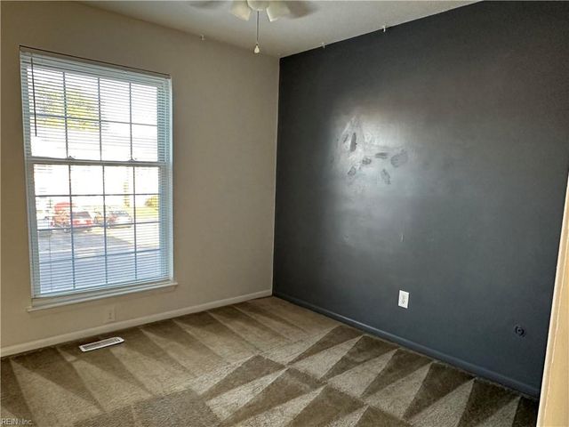 573 Chancery LN, Virginia Beach, VA 23452