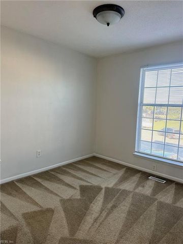 573 Chancery LN, Virginia Beach, VA 23452