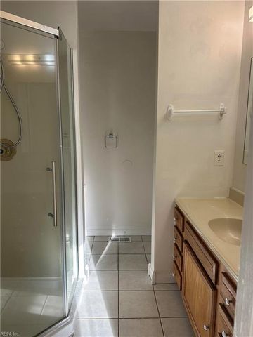 573 Chancery LN, Virginia Beach, VA 23452