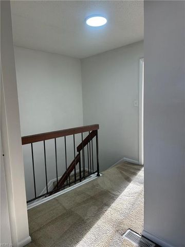 573 Chancery LN, Virginia Beach, VA 23452