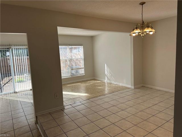 573 Chancery LN, Virginia Beach, VA 23452