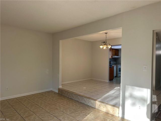573 Chancery LN, Virginia Beach, VA 23452