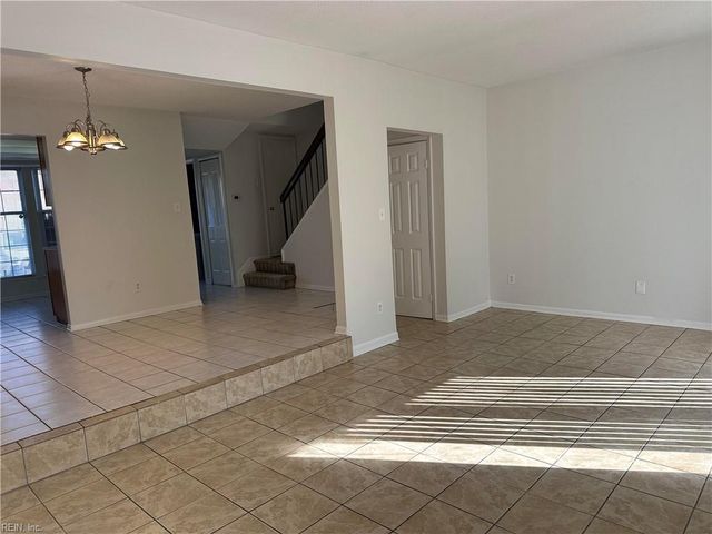 573 Chancery LN, Virginia Beach, VA 23452