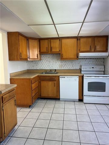 573 Chancery LN, Virginia Beach, VA 23452