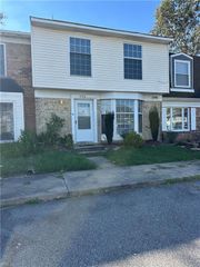 573 Chancery LN, Virginia Beach, VA 23452
