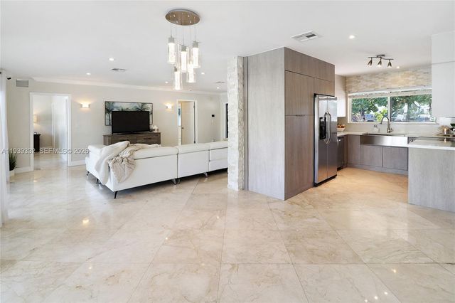 2031 NE 14th Ct, Fort Lauderdale, FL 33304