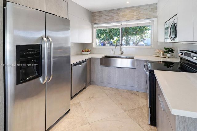 2031 NE 14th Ct, Fort Lauderdale, FL 33304