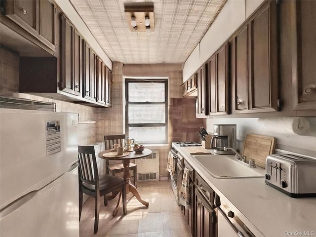 25-12 UNION Street 2C, Flushing, NY 11354