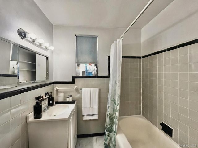 25-12 UNION Street 2C, Flushing, NY 11354