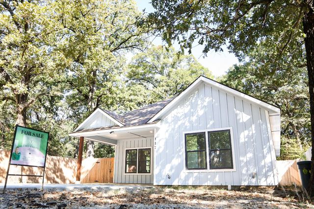 117 Pawnee Trail, Mabank, TX 75156