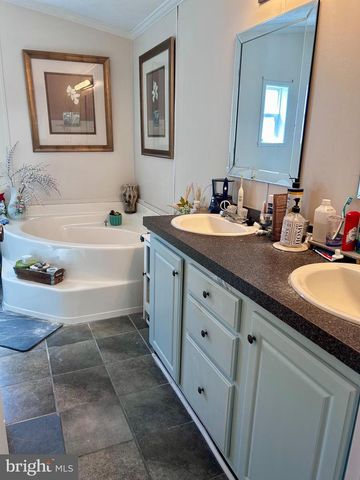 10 CIRCLE DR, Nottingham, PA 19362