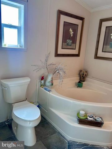 10 CIRCLE DR, Nottingham, PA 19362