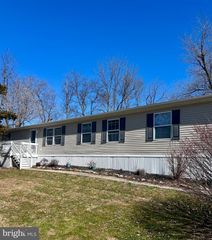 10 CIRCLE DR, Nottingham, PA 19362