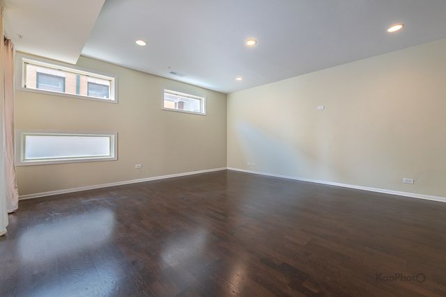 915 S Oak Park Avenue 1B, Oak Park, IL 60304