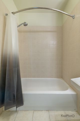 915 S Oak Park Avenue 1B, Oak Park, IL 60304