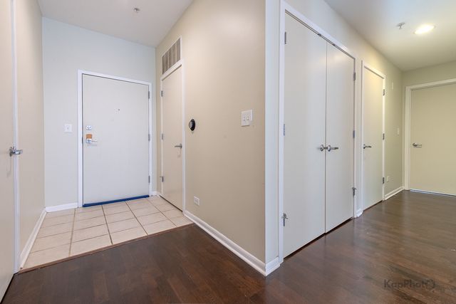 915 S Oak Park Avenue 1B, Oak Park, IL 60304