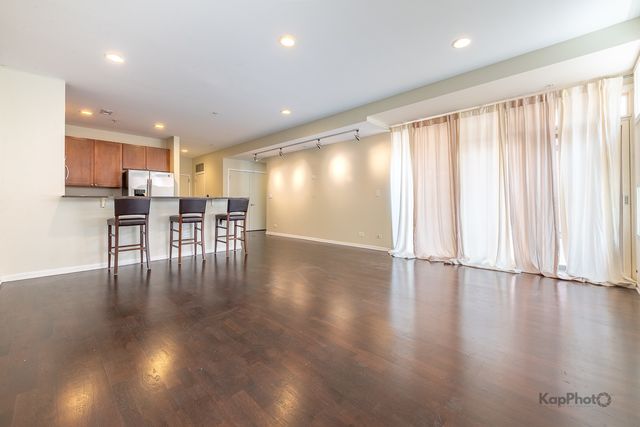 915 S Oak Park Avenue 1B, Oak Park, IL 60304