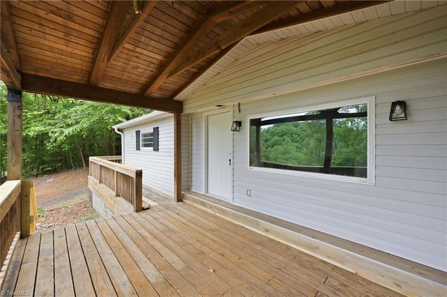 1402 Good Hope Drive, Walnut Cove, NC 27052
