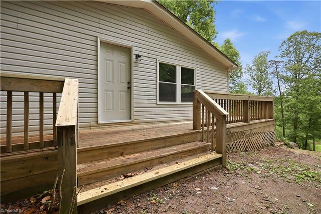 1402 Good Hope Drive, Walnut Cove, NC 27052