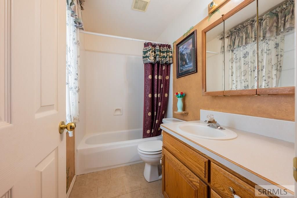 Image 27 of property listing at 3850 E 12 N, Rigby, ID 83442