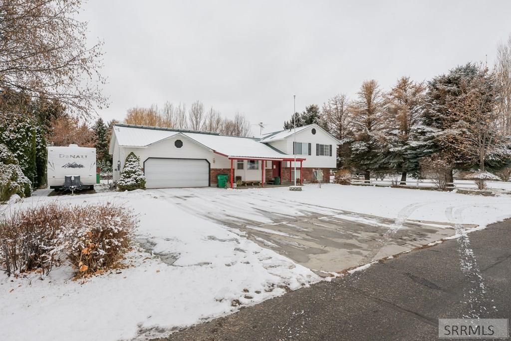 Image 3 of property listing at 3850 E 12 N, Rigby, ID 83442