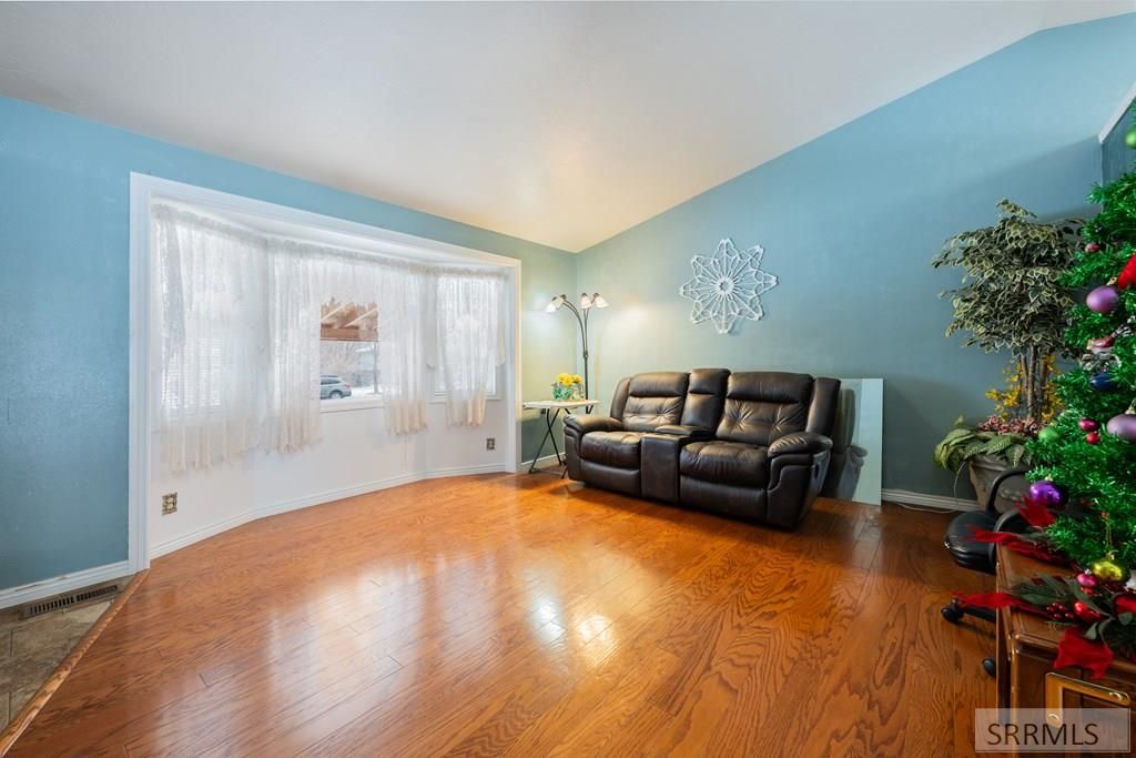 Image 7 of property listing at 3850 E 12 N, Rigby, ID 83442