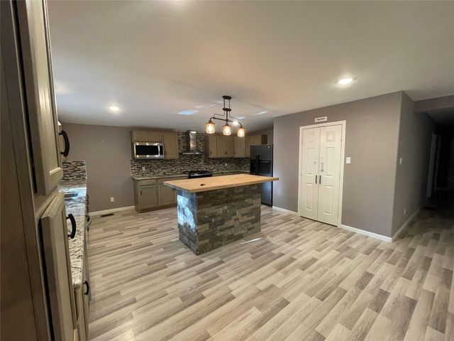 3406 E Bayou Drive E B, Dickinson, TX 77539